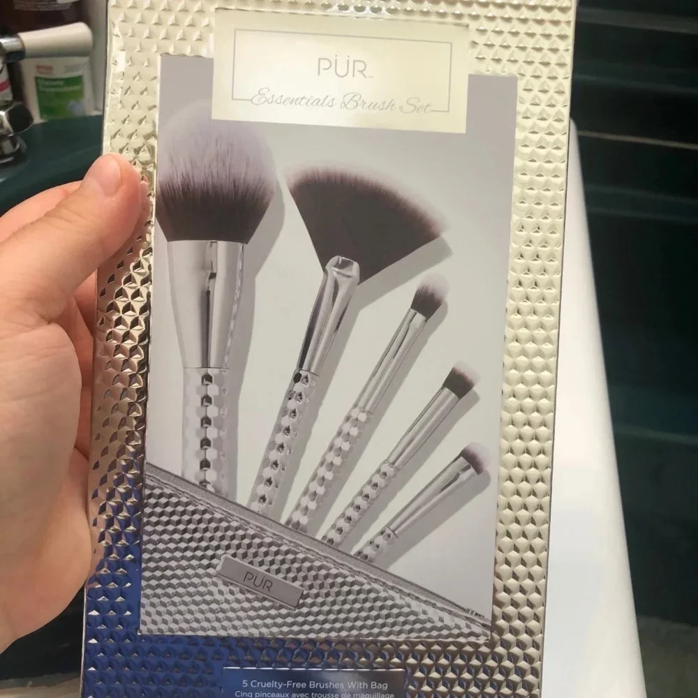 NIB PUR ESSENTIALS BRUSH SET